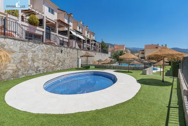 ADOSADA EN URBANIZACIÓN EN HUETOR VEGA — 42