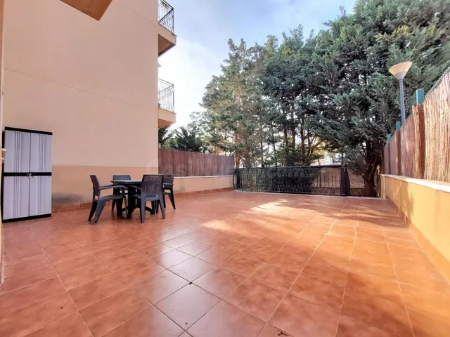 Apartamento en planta baja con terraza y jardín, en Los Coll - foto 2