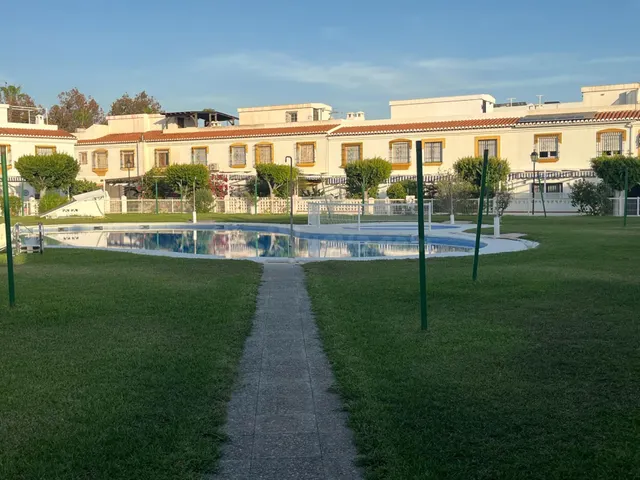 CHALET EN SALOBREÑA