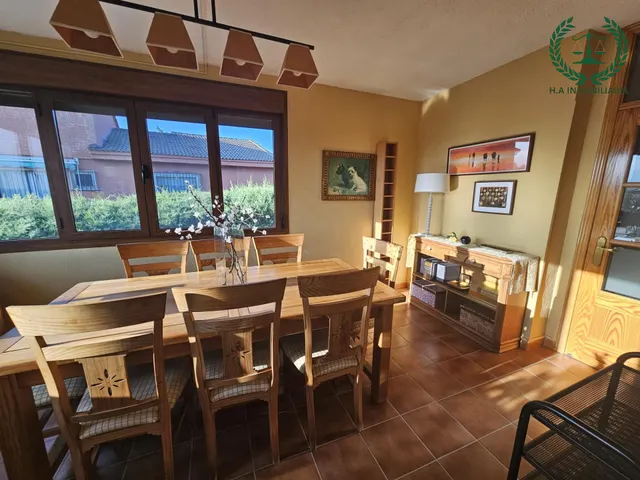 Chalet independiente con parcela de 1.000 m2 y piscina privada. — 11