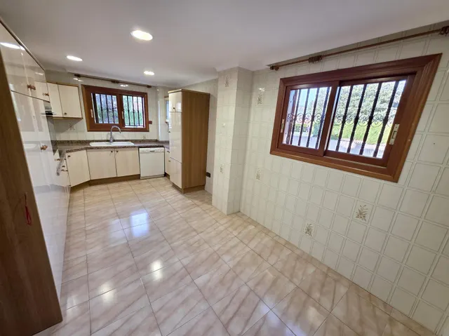 Villa en Gran Avenida de Benicàssim. Cerca del pueblo y de la playa del Voramar. 1700 m2 de parcela, — 11