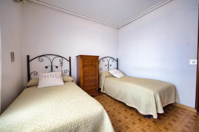 Vivienda de 4 dormitorios con terraza y urbanización en san blas — 14