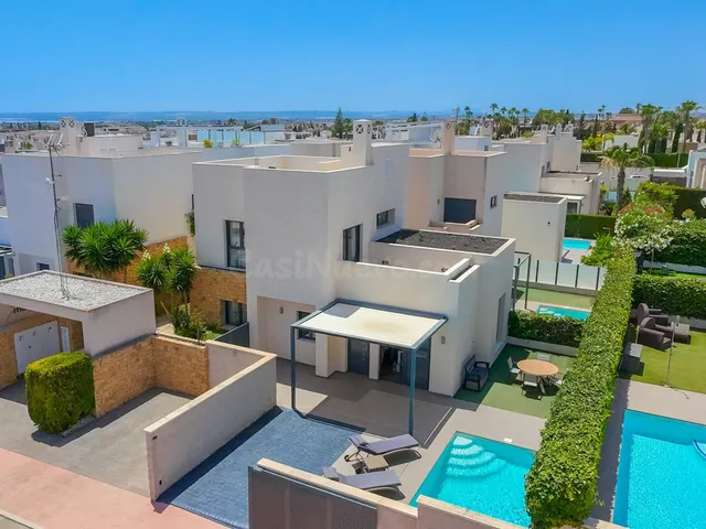 VILLA MODERNA CON PISCINA PRIVADA Y ESPECTACULAR SOLARIUM | CIUDAD QUESADA — 2