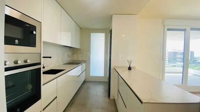 PISO DE TRES DORMITORIOS / DOS GARAJES / TERRAZA / PISCINA /