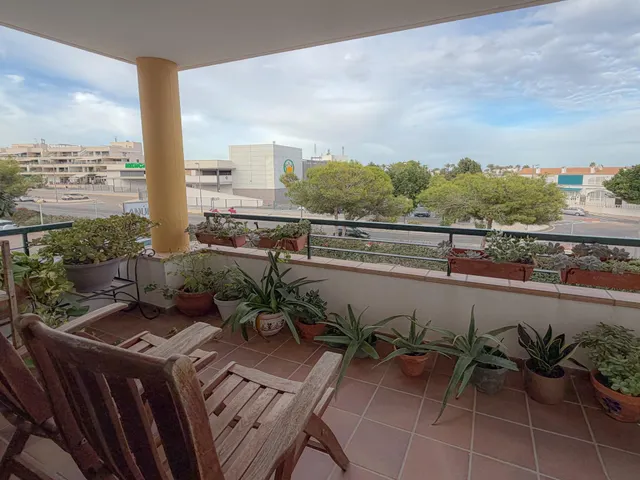Orihuela Costa! Espectacular apartamento con amplios espacios + gran terraza con vistas despejadas y laterales al mar + Parking comunitario + Piscina comunitaria con zonas ajardinadas — 10