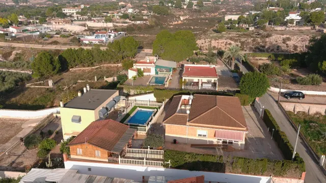TRES VIVIENDAS AL PRECIO DE UNA — 25