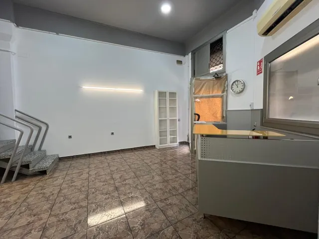 LOCAL COMERCIAL CON ALTILLO SITUADO EN ZONA  DR. PUJADES — 19