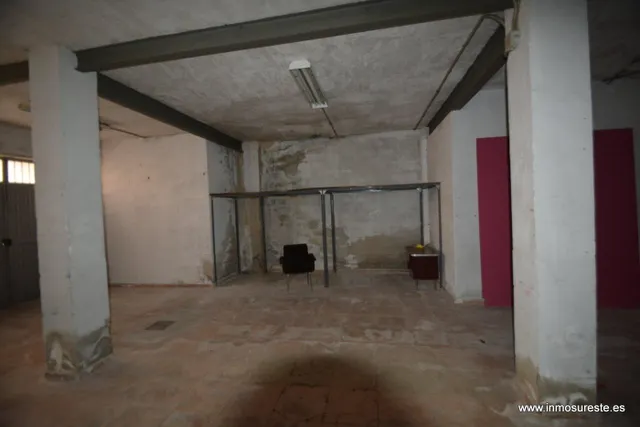 Local comercial a la venta en el centro de Orihuela, con 275 m2. construidos. — 6