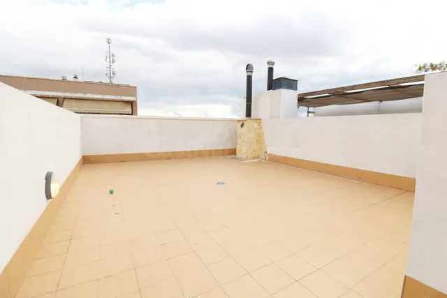 ¡SE VENDE ÁTICO EN LAS BAYAS (ELCHE)! - foto 2