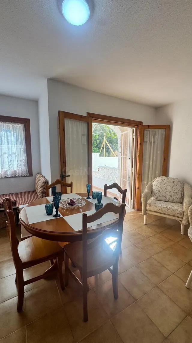 Casa adosada en primera línea de playa con jardín y aparcami - foto 5
