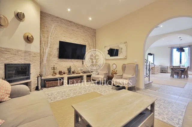 Casa señorial reformada en Llinars del Vallés — 14