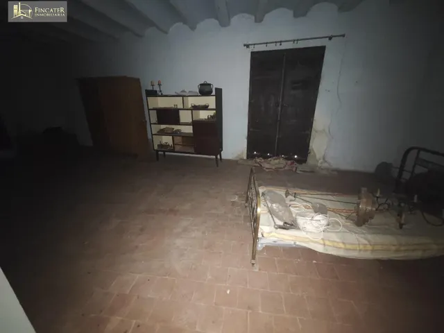 CASA EN CELLA — 24