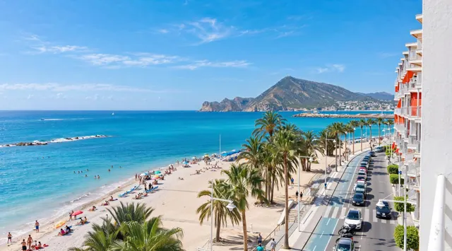 Altea, primera línea: el mediterráneo no es la vista. es la pared principal!! — 21