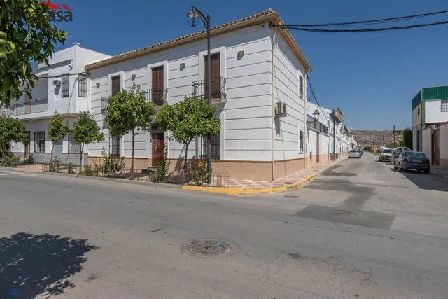 EMBLEMÁTICA CASA SEÑORIAL EN VALDERUBIO - foto 2