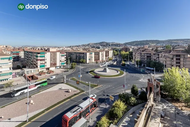PISO REFORMADO CON VISTAS PANORÁMICAS A UN PASO DEL CENTRO DE GRANADA — 19