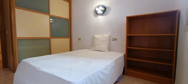 Piso luminoso junto a la playa con terraza y vistas parciales al mar en la gruta — 30