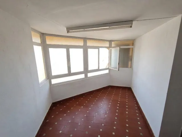 Amplia vivienda de 159 m2 con vistas panorámicas a los dos castillos de Alicante y plaza de garaje — 6