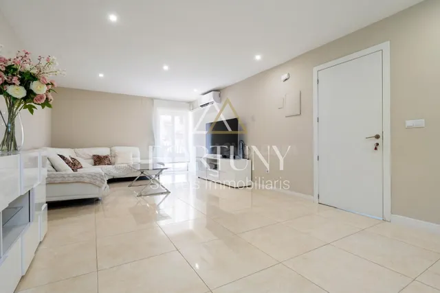Casa adosada en venta en Calle Sant Vicenç, Constanti. - foto 2