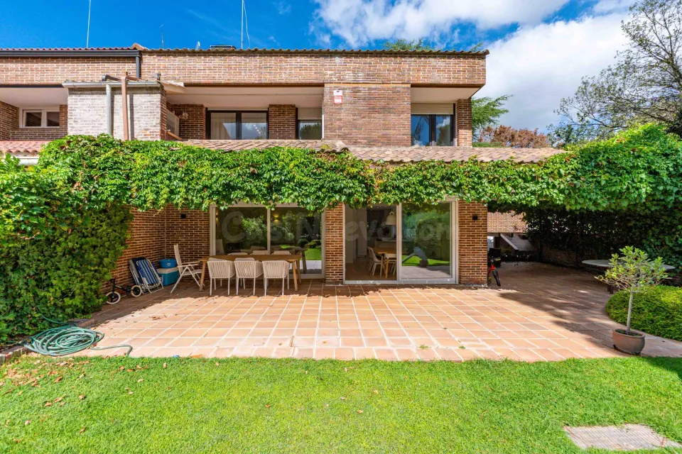 Chalet pareado en alquiler en Montepríncipe