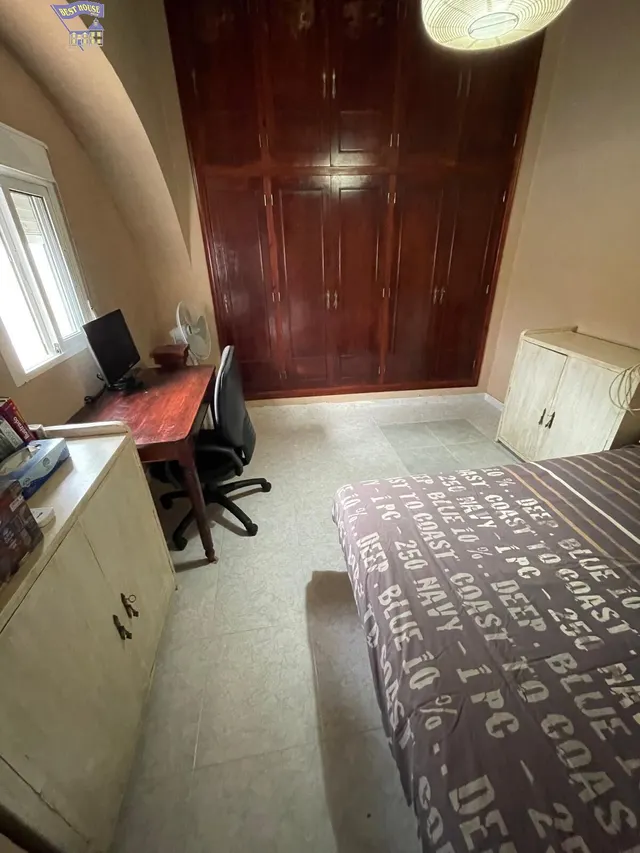 SE VENDE CASA EN ZONA DEL BARRIO BAJO — 32