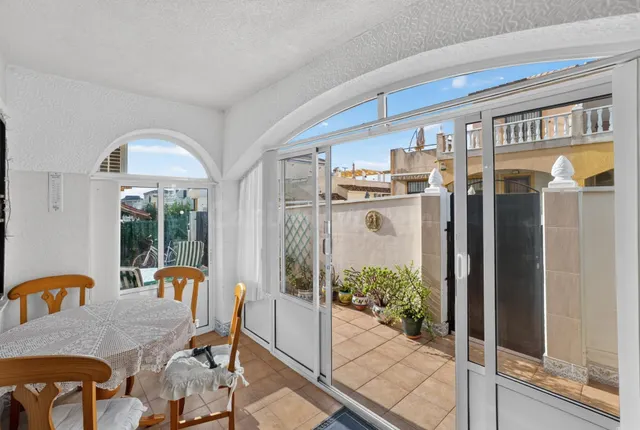 Serena V – Adosado tipo Quad con 3 dormitorios, jardín, piscina comunitaria y parking privado en Los Altos — 3