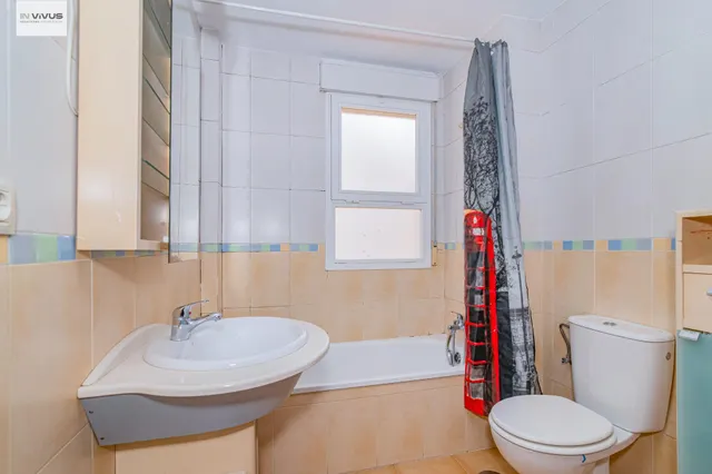 ALQUILER DE PISO DE 4 DORMITORIOS EN EL BARRIO DE ALBAYDA TOTALMENTE AMUEBLADO Y EQUIPADO Y CON PLAZA DE  GARAGE INCLUIDA — 25