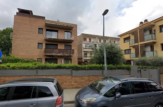 Se vende piso OKUPA en Vallgorguina del Sol (Barcelona). - foto 2