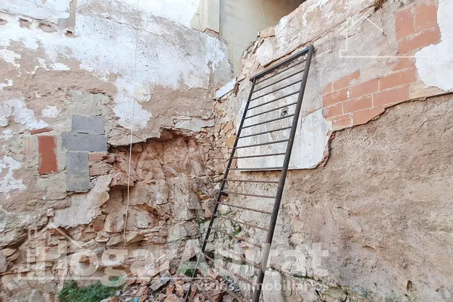 ¡OPORTUNIDAD INCREÍBLE! TERRENO URBANO AMPLIO Y CON COCHERA — 34