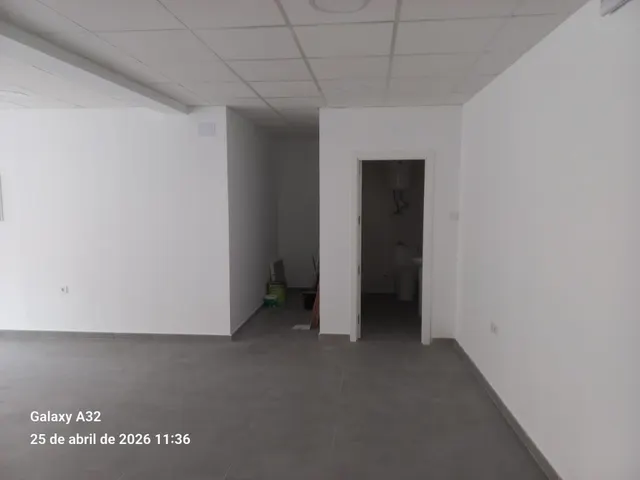 Local comercial 110m² en venta - Altozano — 16