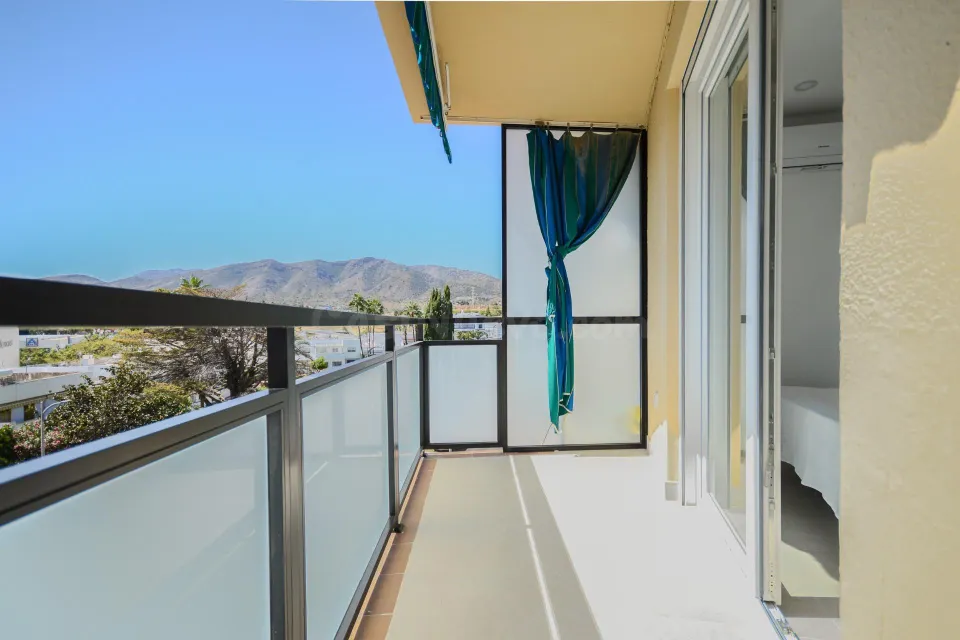 APARTAMENTO CON VISTAS AL MAR, ORIENTACIÓN SUR Y REFORMA DE ALTA CALIDAD