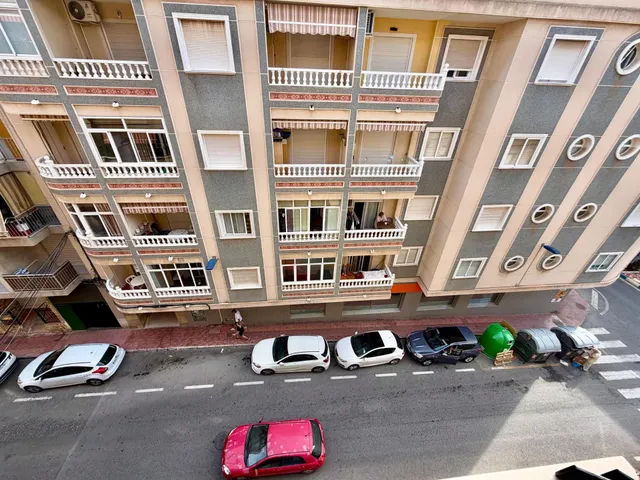 ¡Apartamento de tres dormitorios y amplia terraza al sur cerca de la playa, en Avenida de Habaneras! Torrevieja — 8