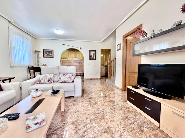 "Tu Duplex Ideal en Zona Residencial: 3 Dormitorios y 2 Baño
