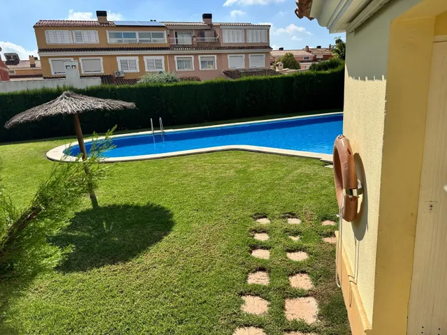 Exclusivo chalet adosado con parcela privada, terraza y piscina en masías – Moncada — 33