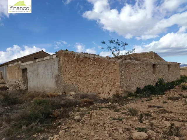 TERRENO CON CASA EN RUINAS — 3