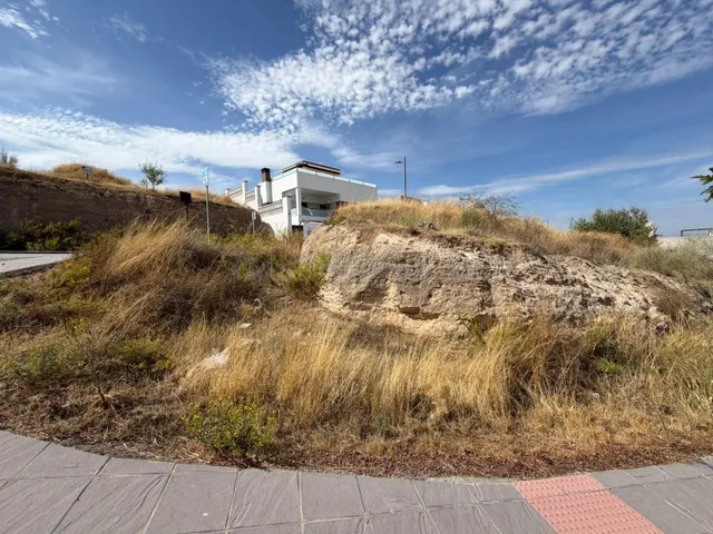 Terreno urbano en venta en La Zubia, en esquina. - foto 5