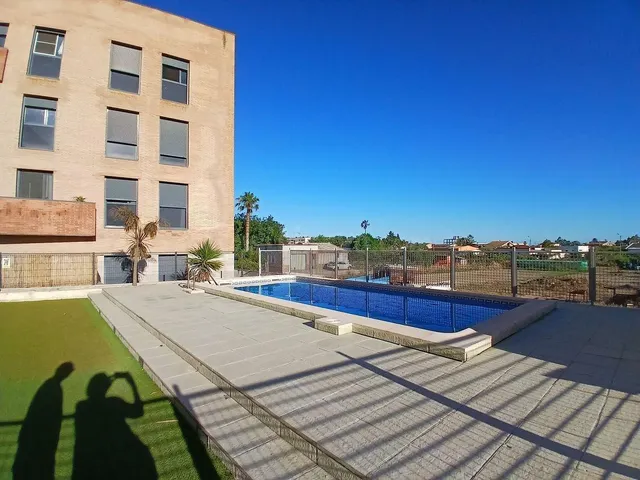 Apartamento con terraza, piscina y 2 plazas de parking — 2