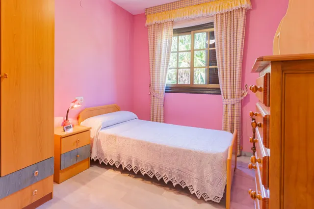 Gran casa familiar de 3 plantas en Ronda de Poniente — 23