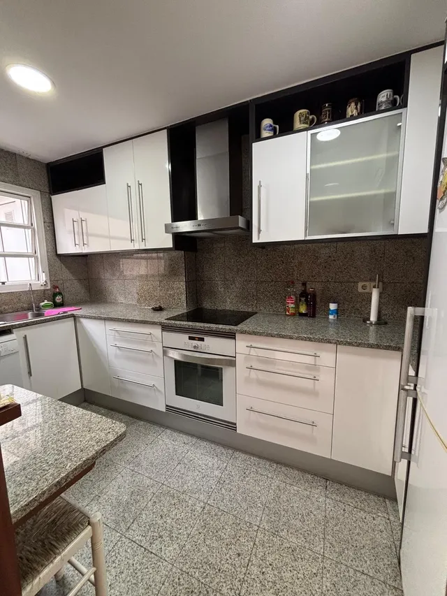 Espectacular Casa Unifamiliar con 2 Terrazas y Patio en el corazón de Hospitalet Centro — 10