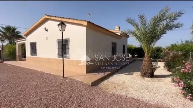 SE VENDE CASA DE CAMPO CON NAVE EN PARCELA DE 10000 M EN CRE - foto 2