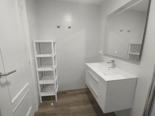 ALQUILER DE   VIVIENDA VACIA  TOTALMENTE REFORMADA — 44