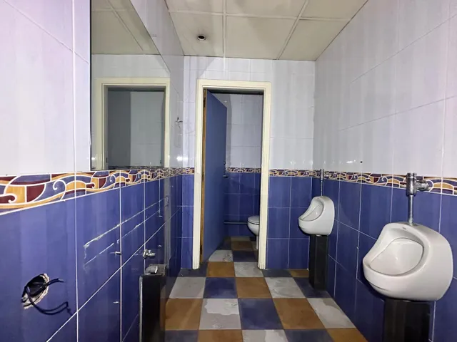 Se vende local comercial en cerdanyola del vallés — 8