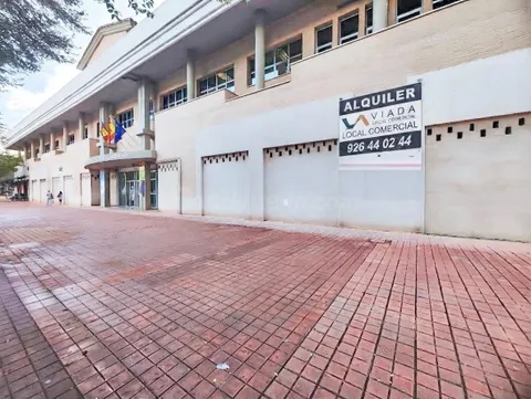 Se alquilan Locales Comerciales Calle Malagon