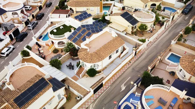 Encantadora villa con piscina privada, jardín y solárium en Monte y Mar, Gran Alacant — 36