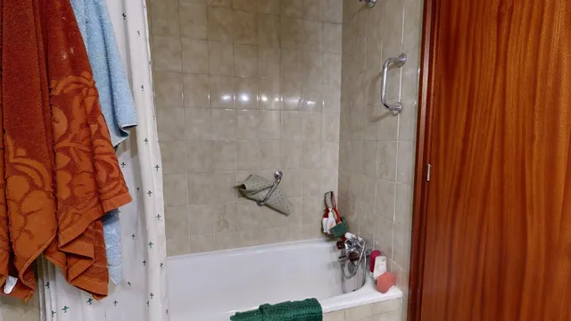 Amplia Vivienda en Avenida César Augusto con Garaje — 30