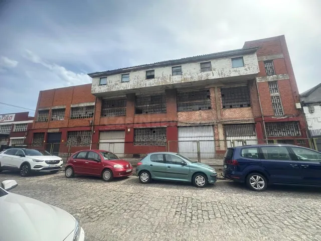 Nave industrial 2240m2 para reformar en Maliaño