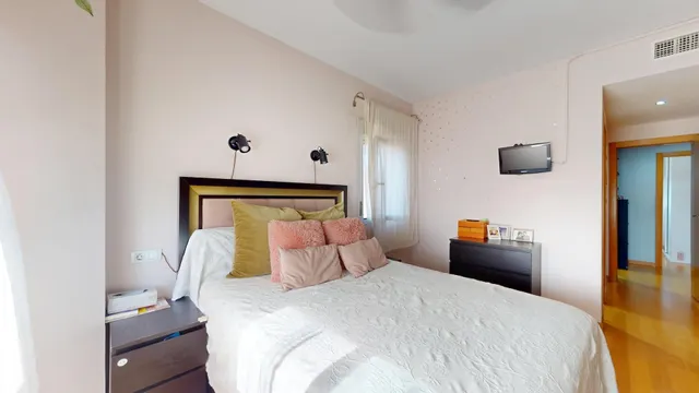 PISO DE RECIENTE CONSTRUCCIÓN CON AMPLIA TERRAZA, PISCINA, GARAJE Y TRASTERO — 36