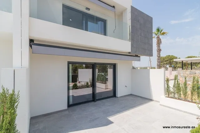 Exclusivo residencial de apartamentos situado en Urb. Los Balcones de Torrevieja. — 3