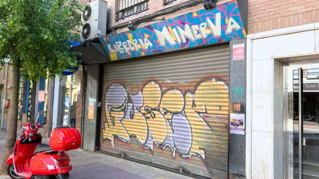 BAJO COMERCIAL DE 120m2 + ALTILLO DE 15m2 EN CALLE PRINCESA  - foto 2