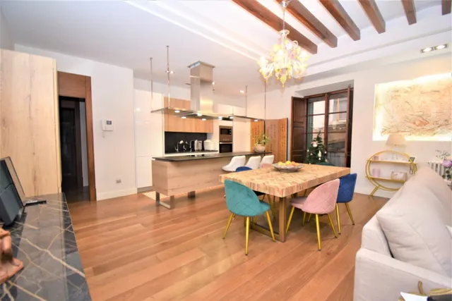 PISO EN VENTA CON PLAZA DE GARAJE JUNTO A LA CATEDRAL — 24
