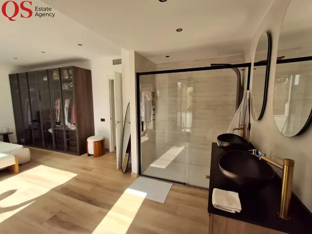 Villa contemporánea con piscina y vistas panorámicas al mar en Cunit — 36